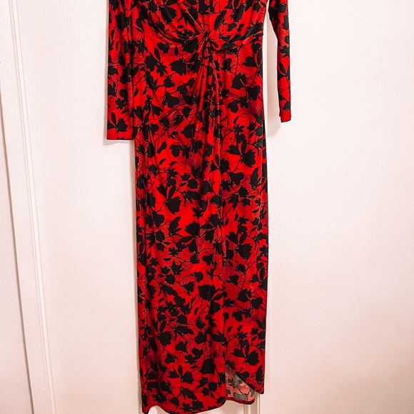 Modest Dress - Picture 2 of 3